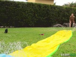 Порно с механическими игрушками