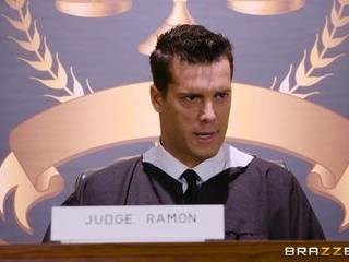 Зрелая ебет зрелую страпоном порно