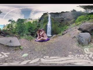 Секс с двумя проститутками